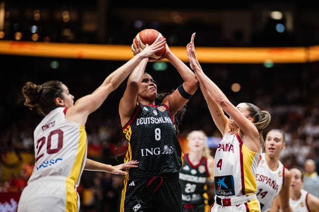 FIBA Women™s Basketball World Cup 2026: Spanien vs. Deutschland, 13.09.2026 Paula Ginzo (Spanien, 20), Nyara Sabally (Deutschland, 8), Mariona Ortiz (Spanien, 4); Basketball, FIBA Women™s Basketball World Cup 2026, Final Phase, Spiel um Platz 3: Spanien vs. Deutschland am 13.09.2026 in der Uber Arena, Berlin Copyright: xBEAUTIFULxSPORTS Tonhäuserx