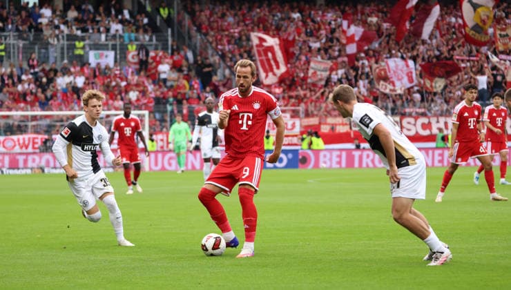 13.09.2026, Fussball, Herren, 1. Bundesliga, Saison 2026 2027, SV 07 Elversberg - FC Bayern München, Cole Campbell (SV 07 Elversberg) Harry Kane (FC Bayern München) Lasse Günther (SV 07 Elversberg) Elversberg Ursapharm-Arena an der Kaiserlinde Saarland Deutschland Copyright: xFabianxKleerx