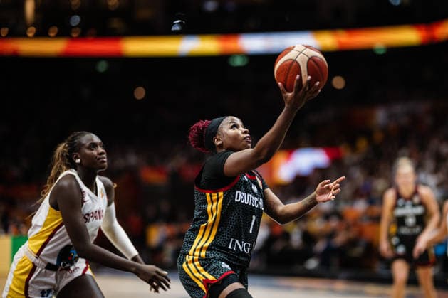 FIBA Women™s Basketball World Cup 2026: Spanien vs. Deutschland, 13.09.2026 Alexis Peterson (Deutschland, 1), Awa Fam (Spanien, 11); Basketball, FIBA Women™s Basketball World Cup 2026, Final Phase, Spiel um Platz 3: Spanien vs. Deutschland am 13.09.2026 in der Uber Arena, Berlin Copyright: xBEAUTIFULxSPORTS Tonhäuserx