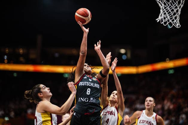 FIBA Women™s Basketball World Cup 2026: Spanien vs. Deutschland, 13.09.2026 Paula Ginzo (Spanien, 20), Nyara Sabally (Deutschland, 8), Mariona Ortiz (Spanien, 4); Basketball, FIBA Women™s Basketball World Cup 2026, Final Phase, Spiel um Platz 3: Spanien vs. Deutschland am 13.09.2026 in der Uber Arena, Berlin Copyright: xBEAUTIFULxSPORTS Tonhäuserx