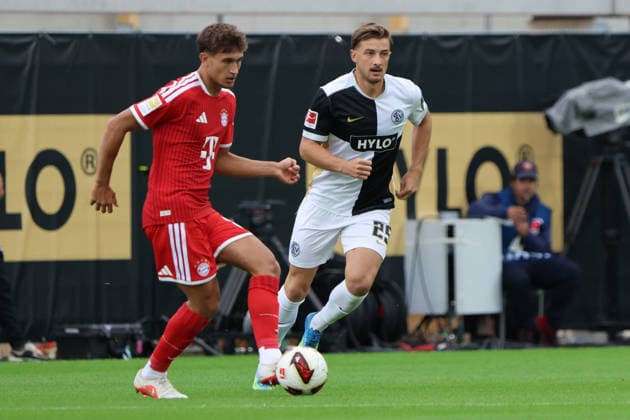 13.09.2026, Fussball, Herren, 1. Bundesliga, Saison 2026 2027, SV 07 Elversberg - FC Bayern München, Tom Bischof (FC Bayern München), Lukas Petkov (SV 07 Elversberg) Elversberg Ursapharm-Arena an der Kaiserlinde Saarland Deutschland (DEU) Copyright: xFabianxKleerx