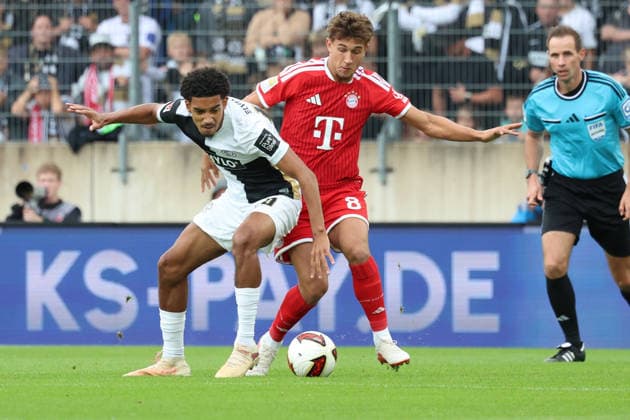 13.09.2026, xrekx, Fussball 1.Bundesliga, SV Elversberg - FC Bayern München v.l. Francis Onyeka (SV 07 Elversberg) Tom Bischof (FC Bayern Muenchen) Zweikampf, Aktion, action, battle for the ball (DFL DFB REGULATIONS PROHIBIT ANY USE OF PHOTOGRAPHS as IMAGE SEQUENCES and or QUASI-VIDEO) Elversberg
