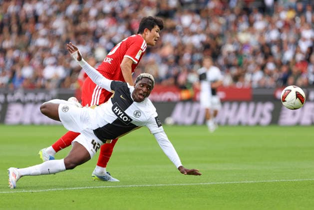 David Mokwa (SV 07 Elversberg) und Min-jae Kim (FC Bayern Muenchen) im Zweikampf waehrend des Spiels der 1. Bundesliga zwischen SV Elversberg und FC Bayern Muenchen, Ursapharm-Arena am 13. September 2026 in Spiesen-Elversberg, Deutschland. (Foto von Oliver Kaelke DeFodi Images) +++ David Mokwa (SV 07 Elversberg) und Min-jae Kim (FC Bayern Muenchen) battle for the ball during the Bundesliga match between SV Elversberg and FC Bayern Muenchen at Ursapharm-Arena on September 13, 2026 in Spiesen-Elversberg, Germany. (Photo by Oliver Kaelke DeFodi Images) DFB DFL REGULATIONS PROHIBIT ANY USE OF PHOTOGRAPHS AS IMAGE SEQUENCES AND OR QUASI-VIDEO. (Photo by Oliver Kaelke DeFodi Images) -