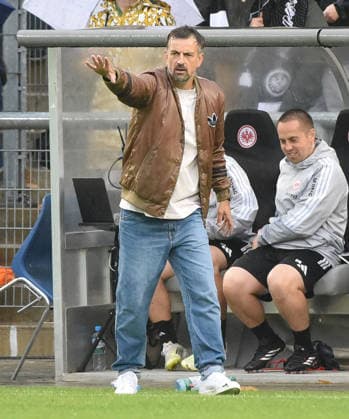 13.09.2026, xhbx, Fussball Google Pixel Frauen-Bundesliga, Eintracht Frankfurt - TSG Hoffenheim v.l. Trainer Niko Arnautis (Eintracht Frankfurt Damen) Frankfurt am Main
