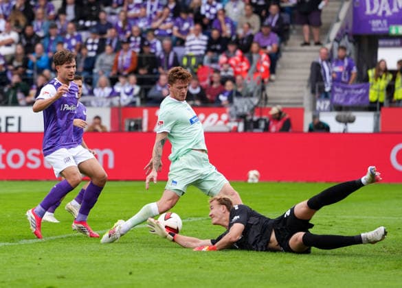 Robin Fabinski (VfL Osnabrueck, 27) Sebastian Groenning (Hertha BSC, 17), und Jonas Krumrey (VfL Osnabrueck, 32) GER, VfL Osnabrück vs Hertha BSC, 2. Bundesliga, 5. Spieltag, Saison 2026-27, Bremer Brücke, Osnabrück, 13.09.2026 DFL REGULATIONS PROHIBIT ANY USE OF PHOTOGRAPHS AS IMAGE SEQUENCES AND OR QUASI-VIDEO Foto: HMB Media Scott W. Coleman Copyright: HMBxMedia xScottxW.xColeman