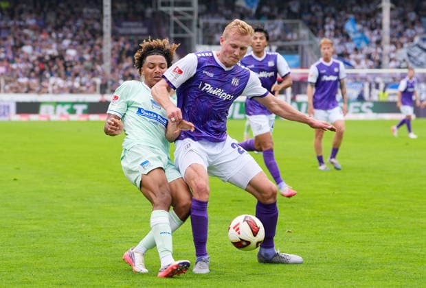 Oluwaseun Adewumi (Hertha BSC, 19) im Zweikampf mit Niklas Wiemann (VfL Osnabrueck, 25) GER, VfL Osnabrück vs Hertha BSC, 2. Bundesliga, 5. Spieltag, Saison 2026-27, Bremer Brücke, Osnabrück, 13.09.2026 DFL REGULATIONS PROHIBIT ANY USE OF PHOTOGRAPHS AS IMAGE SEQUENCES AND OR QUASI-VIDEO Foto: HMB Media Scott W. Coleman Copyright: HMBxMedia xScottxW.xColeman