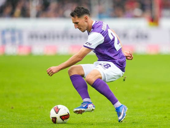 Konrad Faber (VfL Osnabrueck, 28) am Ball. GER, VfL Osnabrück vs Hertha BSC, 2. Bundesliga, 5. Spieltag, Saison 2026-27, Bremer Brücke, Osnabrück, 13.09.2026 DFL REGULATIONS PROHIBIT ANY USE OF PHOTOGRAPHS AS IMAGE SEQUENCES AND OR QUASI-VIDEO Foto: HMB Media Scott W. Coleman Copyright: HMBxMedia xScottxW.xColeman