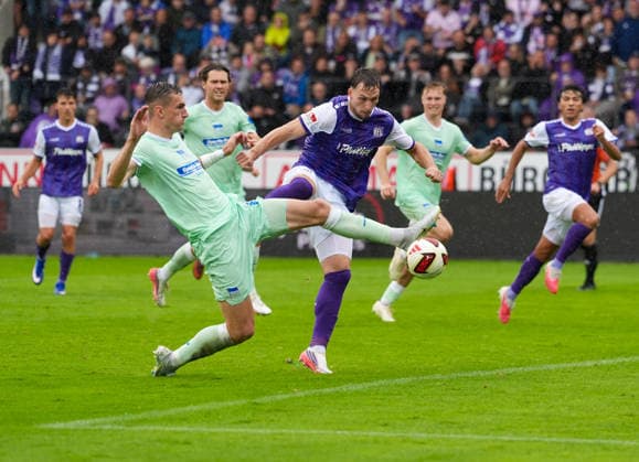 Robin Meissner (VfL Osnabrueck, 11) gegen Niklas Kolbe (Hertha BSC, 27) GER, VfL Osnabrück vs Hertha BSC, 2. Bundesliga, 5. Spieltag, Saison 2026-27, Bremer Brücke, Osnabrück, 13.09.2026 DFL REGULATIONS PROHIBIT ANY USE OF PHOTOGRAPHS AS IMAGE SEQUENCES AND OR QUASI-VIDEO Foto: HMB Media Scott W. Coleman Copyright: HMBxMedia xScottxW.xColeman