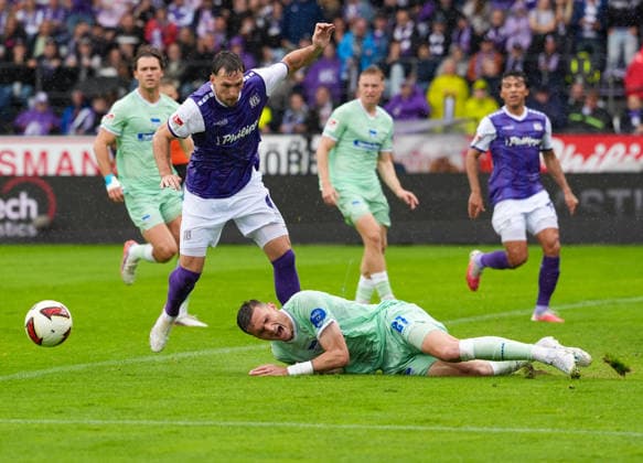 Robin Meissner (VfL Osnabrueck, 11) gegen Niklas Kolbe (Hertha BSC, 27) GER, VfL Osnabrück vs Hertha BSC, 2. Bundesliga, 5. Spieltag, Saison 2026-27, Bremer Brücke, Osnabrück, 13.09.2026 DFL REGULATIONS PROHIBIT ANY USE OF PHOTOGRAPHS AS IMAGE SEQUENCES AND OR QUASI-VIDEO Foto: HMB Media Scott W. Coleman Copyright: HMBxMedia xScottxW.xColeman