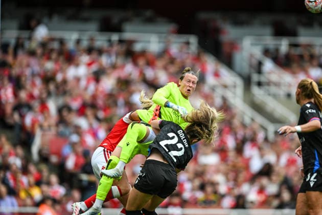Pauline Peyraud Magnin of Crystal Palace Women takes a fall as she collides with fellow players late in the first half during the Women s Super League match between Arsenal Women and Crystal Palace Women at the Emirates Stadium, London, England on 13 September 2026. Copyright: xPhilxHutchinsonx 45440004