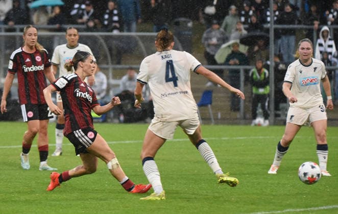 13.09.2026, xhbx, Fussball Google Pixel Frauen-Bundesliga, Eintracht Frankfurt - TSG Hoffenheim v.l. Goal scored, Tor zum 4:2 durvhb Ereleta Memeti (Eintracht Frankfurt Damen) Frankfurt am Main