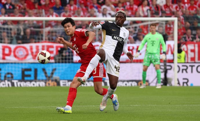 13.09.2026, Fussball, Herren, 1. Bundesliga, Saison 2026 2027, SV 07 Elversberg - FC Bayern München, Minjae Kim (FC Bayern München) David Mokwa (SV 07 Elversberg) Elversberg Ursapharm-Arena an der Kaiserlinde Saarland Deutschland Copyright: xFabianxKleerx