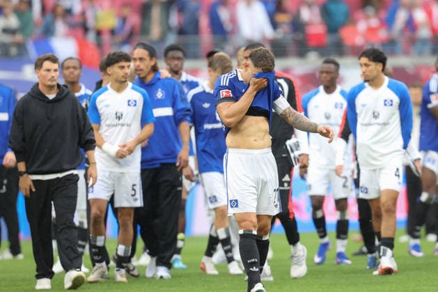 13.09.2026, xtgx, Fussball, 1. Bundesliga, RB Leipzig - Hamburger SV, v.l. Nicolai Remberg (Hamburg, 21) enttaeuscht, enttäuscht, schaut enttaeuscht, niedergeschlagen, disappointed (DFL DFB REGULATIONS PROHIBIT ANY USE OF PHOTOGRAPHS as IMAGE SEQUENCES and or QUASI-VIDEO) Leipzig