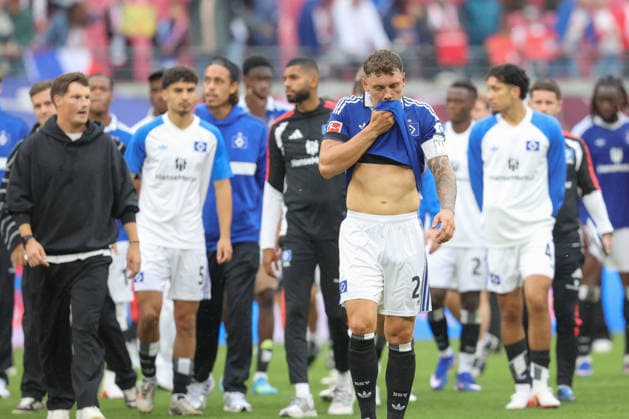 13.09.2026, xtgx, Fussball, 1. Bundesliga, RB Leipzig - Hamburger SV, v.l. Nicolai Remberg (Hamburg, 21) enttaeuscht, enttäuscht, schaut enttaeuscht, niedergeschlagen, disappointed (DFL DFB REGULATIONS PROHIBIT ANY USE OF PHOTOGRAPHS as IMAGE SEQUENCES and or QUASI-VIDEO) Leipzig