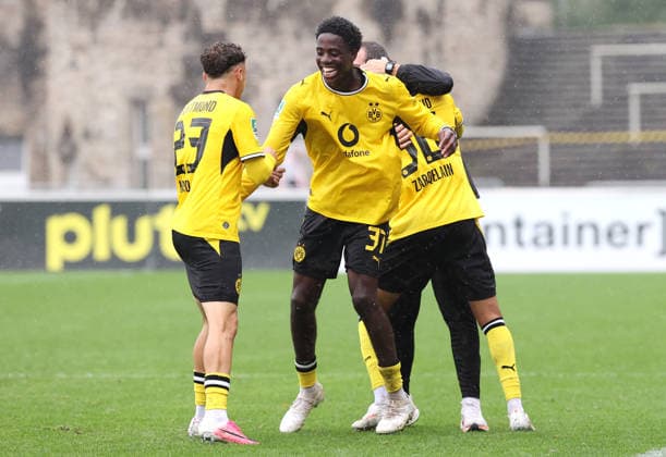 Sonntag 13.09.2026, Saison 2026 27, Regionalliga West, 8. Spieltag im Stadion Rote Erde Dortmund, BVB Borussia Dortmund II - SV Rödinghausen, Dortmunder Torjubel zum 3:2: Malik Hodroj (BVB II), Nanitonda Mayivanga Quiala (BVB II) und Fadi Zarqelain (BVB II), v.l.