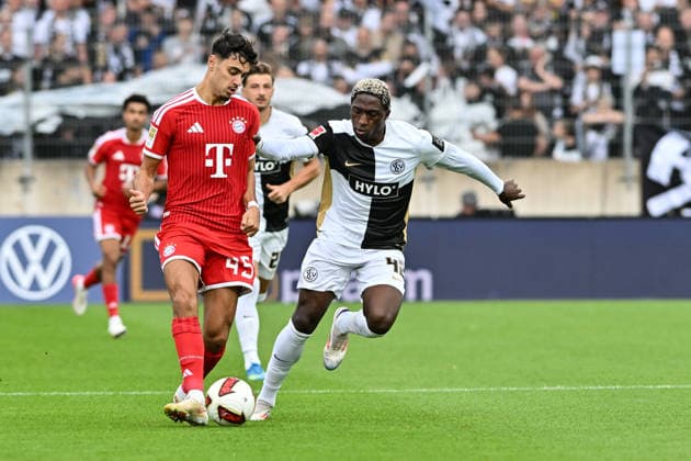 1. Fussball Bundesliga: SV Elversberg - FC Bayern Muenchen, 13.09.2026 ELVERSBERG, GERMANY; 13. SEPTEMBER: im Duell Aleksandar PAVLOVIC (FC Bayern Munich 45) und David MOKWA (SV Elversberg 42) während dem Match der Bundesliga zwischen der SV Elversberg und dem FC Bayern München am 3. Spieltag in der Ursapharm-Arena an der Kaiserlinde DFL REGULATIONS PROHIBIT ANY USE OF PHOTOGRAPHS AS IMAGE SEQUENCES AND OR QUASI-VIDEO Copyright: xBEAUTIFULxSPORTS Goldbergx