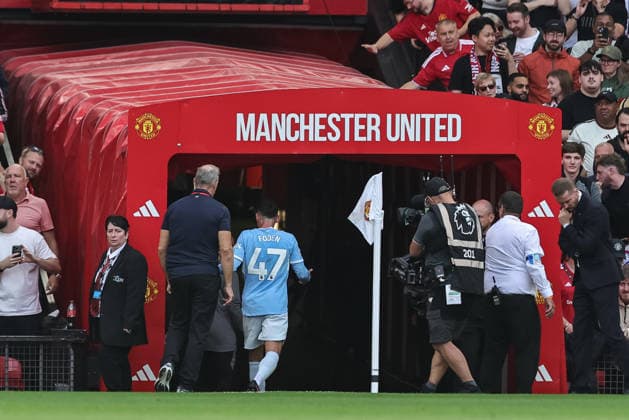 Premier League: Manchester United, ManU v Manchester City Phil Foden of Manchester City walks up the tunnel after being sent off during the Premier League match Manchester United vs Manchester City at Old Trafford, Manchester, United Kingdom on 13 September 2026 (Photo by Mark Cosgrove News Images) Manchester Old Trafford Greater Manchester United Kingdom Copyright: xMarkxCosgrove NewsxImagesx