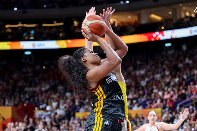 Nyara Sabally (Germany) und Elena Buenavida (Spain) battle for the ball during the FIBA Women s Basketball World Cup Germany 2026 3rd-place match between Spain and Germany at Berlin Arena on September 13, 2026 in Berlin, Germany. (Photo by Marco Steinbrenner DeFodi Images) -