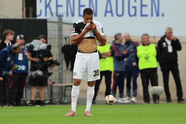 13.09.2026, Fussball, Herren, 1. Bundesliga, Saison 2026 2027, SV 07 Elversberg - FC Bayern München, Jan Gyamerah (SV 07 Elversberg) enttäuscht Elversberg Ursapharm-Arena an der Kaiserlinde Saarland Deutschland (DEU) Copyright: xFabianxKleerx
