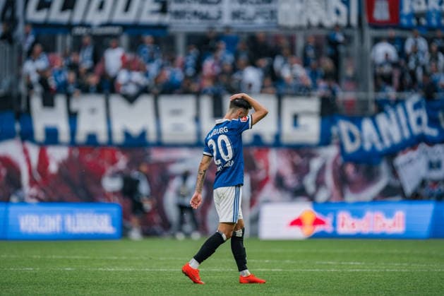 Deutschland: Bundesliga 2026 - 2027, 3. Spieltag - RB Leipzig vs Hamburger SV - Red Bull Arena (Leipzig): Fabio Vieira (Hamburger SV, 20) Abpfiff, Enttäuschung, Emotionen, nach dem Spiel, Geste, Gestik Copyright: xTomxLauruschkatx