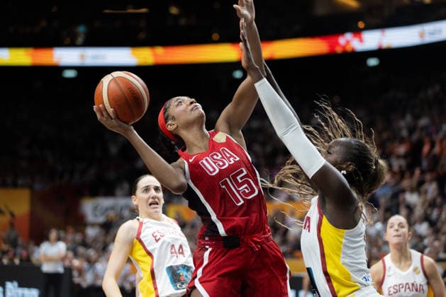 USA Vs Spain in Berlin, Germany - 12 Sep 2026 Angel Reese (L) of USA and Awa Fam (R) of Spain seen in action during the semifinal of the 2026 FIBA Women’s World Cup between USA and Spain at Uber Arena. Final score: USA 86 – 64 Spain. Berlin Germany Copyright: xNicholasxMullerx xSOPAxImagesx FIBAWWCUSASPAIN(31)