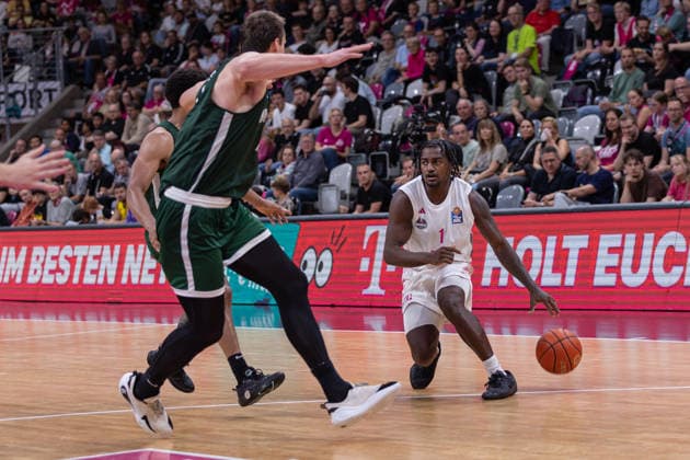 Testspiel: Telekom Baskets Bonn vs. JSF Nanterre 92, 13.09.2026 John-Michael Wright (Telekom Baskets Bonn 1) bringt den Ball -- Testspiel: Telekom Baskets Bonn vs. JSF Nanterre 92, 13.09.2026, Telekom Dome Bonn Copyright: xBEAUTIFULxSPORTS Derixx