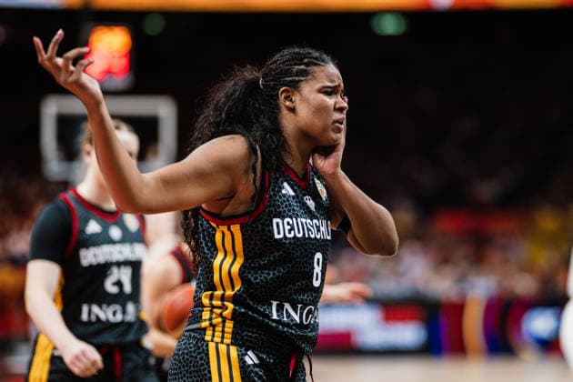 FIBA Women™s Basketball World Cup 2026: Spanien vs. Deutschland, 13.09.2026 Nyara Sabally (Deutschland, 8) fasst sich ins Gesicht; Basketball, FIBA Women™s Basketball World Cup 2026, Final Phase, Spiel um Platz 3: Spanien vs. Deutschland am 13.09.2026 in der Uber Arena, Berlin Copyright: xBEAUTIFULxSPORTS Tonhäuserx