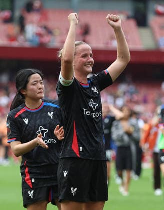 Women’s Super League - Arsenal Women v Crystal Palace Women LONDON, ENGLAND, SEPTEMBER 13: Aimee Everett of Crystal Palace punches the air in delight at the full time whistle after the 0-0 draw away from home during The Women’s Super League match between Arsenal Women v Crystal Palace Women at the Emirates Stadium, London, England, on September 13. (Photo by Daniel Weir) London Emirates Stadium England Copyright: xDanielxWeir SportsxPressxPhotox Sportspressphoto_SPR229798