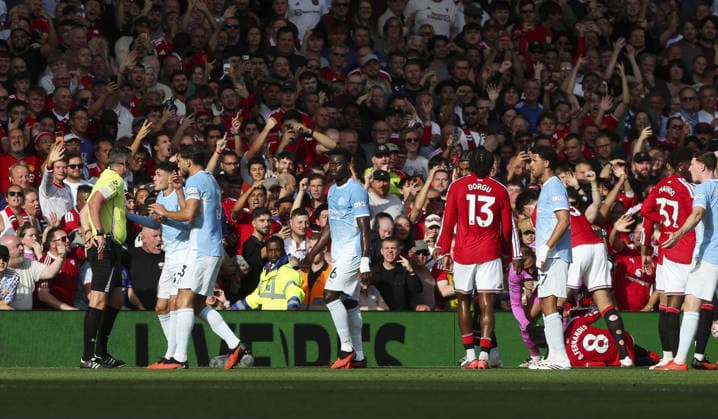 Manchester United, ManU v Manchester City, FA Premier League 13.09.26 Manchester United v Manchester City, FA Premier League Bradley Ormesher The Times Phil Foden of Manchester City shown Red Card by Referee Michael Oilver after he lashed out at Bruno Fernandez of Manchester United  Copyright: xBradleyxOrmesherx NINTCHDBPICT001108129947