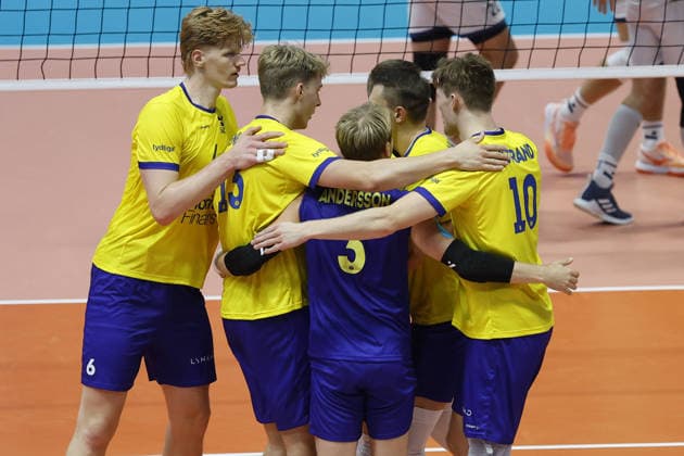 IPA88487500 - Team Sweden celebrates after scoring during the CEV Enel EuroVolley 2026 match between Slovenia and Sweden at PalaPanini on September 13, 2026, in Modena, Italy.  Copyright: xRichardxMorgano IPAxSportx xx IPA88487500