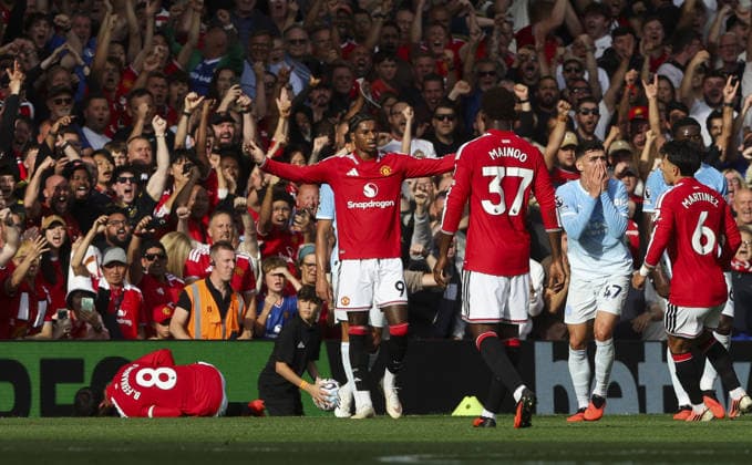 Manchester United, ManU v Manchester City, FA Premier League 13.09.26 Manchester United v Manchester City, FA Premier League Bradley Ormesher The Times Phil Foden of Manchester City shown Red Card by Referee Michael Oilver after he lashed out at Bruno Fernandez of Manchester United  Copyright: xBradleyxOrmesherx NINTCHDBPICT001108131764