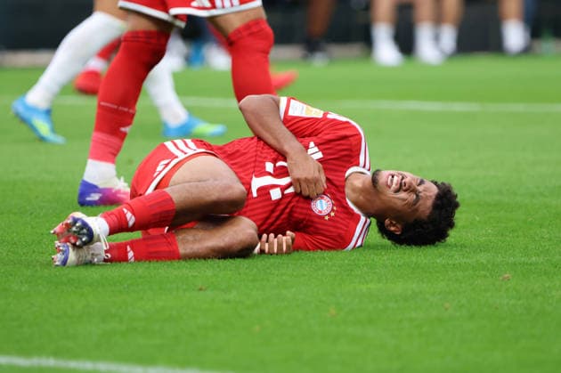 13.09.2026, Fussball, Herren, 1. Bundesliga, Saison 2026 2027, SV 07 Elversberg - FC Bayern München, Nathaniel Brown (FC Bayern München) verletzt Elversberg Ursapharm-Arena an der Kaiserlinde Saarland Deutschland (DEU) Copyright: xFabianxKleerx