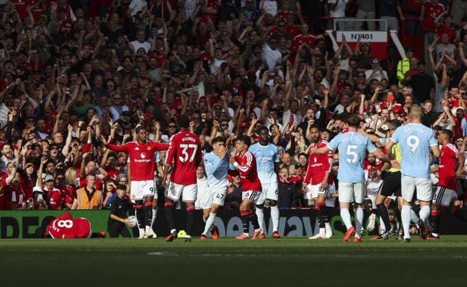 Manchester United, ManU v Manchester City, FA Premier League 13.09.26 Manchester United v Manchester City, FA Premier League Bradley Ormesher The Times Phil Foden of Manchester City shown Red Card by Referee Michael Oilver after he lashed out at Bruno Fernandez of Manchester United  Copyright: xBradleyxOrmesherx NINTCHDBPICT001108132989