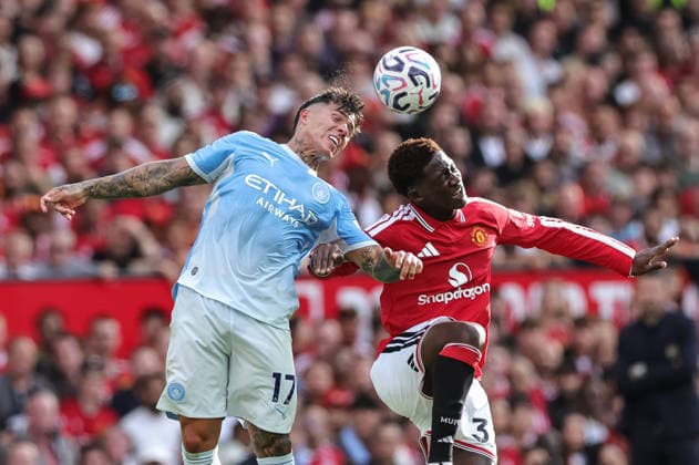 Premier League: Manchester United, ManU v Manchester City Enzo Fernandez of Manchester City and Kobbie Mainoo of Manchester United battle for the ball during the Premier League match Manchester United vs Manchester City at Old Trafford, Manchester, United Kingdom on 13 September 2026 (Photo by Mark Cosgrove News Images) Manchester Old Trafford Greater Manchester United Kingdom Copyright: xMarkxCosgrove NewsxImagesx