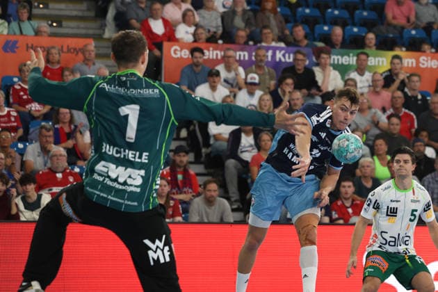 Handball I Herren I Saison 2026 2027 I Bundesliga I 4. Spieltag I Handball Club Hamburg - FRISCH AUF! Göppingen I 13.09.2026 Julian Buchele (1, Frisch Auf Göppingen) Nicolaj Jorgensen (11, Handball Club Hamburg) Hamburg Alsterdorfer Sporthalle Hamburg Deutschland Copyright: xLobeca RalfxHomburgx