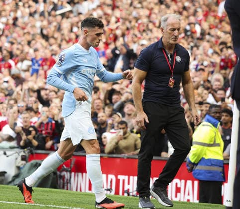 Manchester United, ManU v Manchester City, FA Premier League 13.09.26 Manchester United v Manchester City, FA Premier League Bradley Ormesher The Times Phil Foden of Manchester City shown Red Card by Referee Michael Oilver after he lashed out at Bruno Fernandez of Manchester United  Copyright: xBradleyxOrmesherx NINTCHDBPICT001108133389