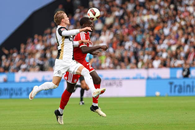 Cole Campbell (SV 07 Elversberg) und Dayot Upamecano (FC Bayern Muenchen) im Zweikampf waehrend des Spiels der 1. Bundesliga zwischen SV Elversberg und FC Bayern Muenchen, Ursapharm-Arena am 13. September 2026 in Spiesen-Elversberg, Deutschland. (Foto von Oliver Kaelke DeFodi Images) +++ Cole Campbell (SV 07 Elversberg) und Dayot Upamecano (FC Bayern Muenchen) battle for the ball during the Bundesliga match between SV Elversberg and FC Bayern Muenchen at Ursapharm-Arena on September 13, 2026 in Spiesen-Elversberg, Germany. (Photo by Oliver Kaelke DeFodi Images) DFB DFL REGULATIONS PROHIBIT ANY USE OF PHOTOGRAPHS AS IMAGE SEQUENCES AND OR QUASI-VIDEO. (Photo by Oliver Kaelke DeFodi Images) -