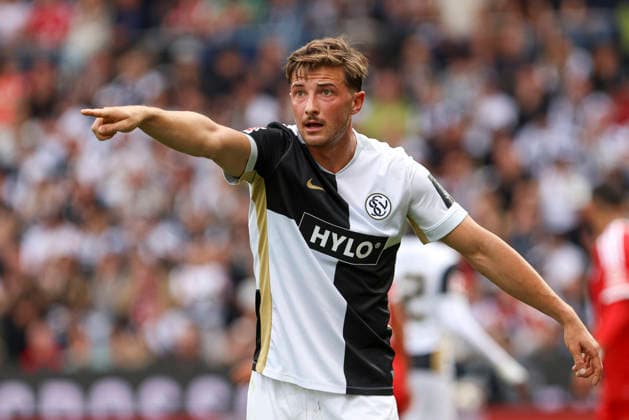 Lukas Petkov (SV 07 Elversberg) gestikuliert, Gestik waehrend des Spiels der 1. Bundesliga zwischen SV Elversberg und FC Bayern Muenchen, Ursapharm-Arena am 13. September 2026 in Spiesen-Elversberg, Deutschland. (Foto von Oliver Kaelke DeFodi Images) +++ Lukas Petkov (SV 07 Elversberg) gestures during the Bundesliga match between SV Elversberg and FC Bayern Muenchen at Ursapharm-Arena on September 13, 2026 in Spiesen-Elversberg, Germany. (Photo by Oliver Kaelke DeFodi Images) DFB DFL REGULATIONS PROHIBIT ANY USE OF PHOTOGRAPHS AS IMAGE SEQUENCES AND OR QUASI-VIDEO. (Photo by Oliver Kaelke DeFodi Images) -