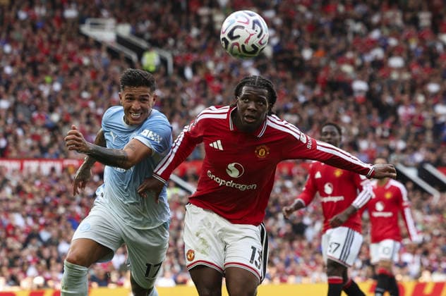 Manchester United, ManU v Manchester City, FA Premier League 13.09.26 Manchester United v Manchester City, FA Premier League Bradley Ormesher The Times Enzo Fernández of Manchester City and Patrick Dorgu of Manchester United  Copyright: xBradleyxOrmesherx NINTCHDBPICT001108134292