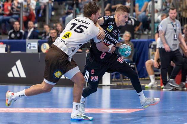 Sander overjordet (HC Erlangen, 08) im Lauf, Lars Kooij (Bergischer HC, 15) HC Erlangen vs. Bergischer HC, Handball, Opel Handball-Bundesliga, 5. Spieltag, Spielzeit 2026 2027, 13.09.2026 HC Erlangen vs. Bergischer HC, Handball, Opel Handball-Bundesliga, 5. Spieltag, Spielzeit 2026 2027, 13.09.2026 Nuernberg Copyright: xEibner-Pressefoto ArdanxFuessmanx EP_AFN