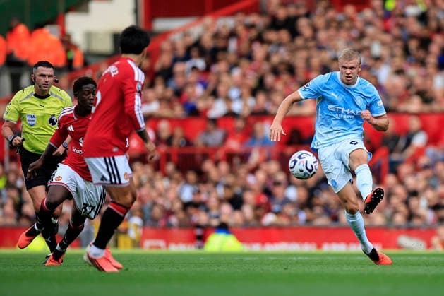 Manchester United, ManU v Manchester City, Premier League Erling Haaland (9) of Manchester City passes the ball during the Premier League match between Manchester United and Manchester City at Old Trafford, Manchester, UK on 13 September 2026. Manchester Old Trafford Greater Manchester UK Editorial use only DataCo restrictions apply See www.football-dataco.com , Copyright: xConorxMolloyx PSI-24872-0036