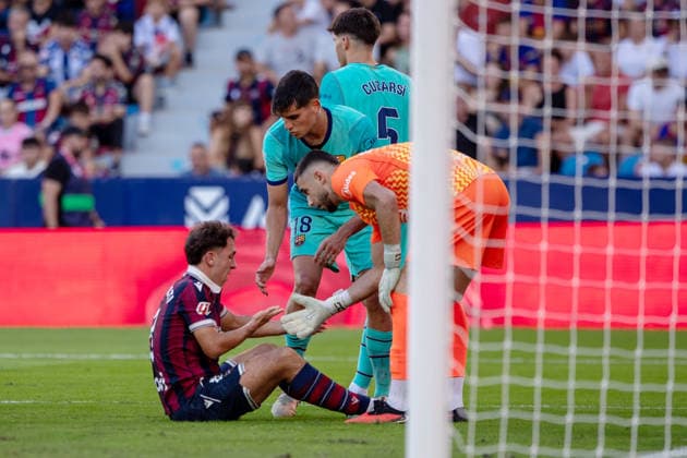 ESP: LaLiga EA Sports UD Levante v FC Barcelona, Barca Jon Ander Olasagasti of Levante and Joan Garcia of FC Barcelona during LaLiga EA Sports, between UD Levante v FC Barcelona played at Ciudad de Valencia Stadium in Valencia on September 12, 2026 in Spain; Valencia Spain Futbol Copyright: xAgenciaxLOFx