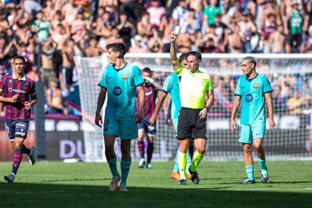 ESP: LaLiga EA Sports UD Levante v FC Barcelona, Barca Joan Ander Gonzalez referee shows yellow card during LaLiga EA Sports, between UD Levante v FC Barcelona played at Ciudad de Valencia Stadium in Valencia on September 12, 2026 in Spain; Valencia Spain Futbol Copyright: xAgenciaxLOFx