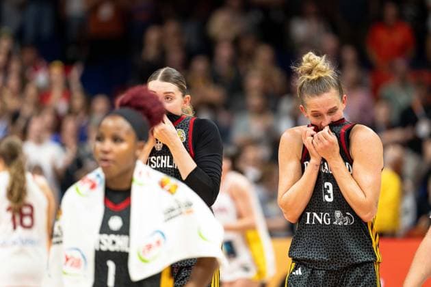 Alexis Peterson (Deutschland, 01), Luisa Geiselsoder (Deutschland, 15), Leonie Fiebich (Deutschland, 13), enttaeuscht Enttaeuschung nach Niederlage, GER, Spanien vs. Deutschland, Basketball, FIBA Women s World Cup 2026, Spiel um Platz 3, 13.09.2026 GER, Spanien vs. Deutschland, Basketball, FIBA Women s World Cup 2026, Spiel um Platz 3, 13.09.2026 Berlin Copyright: xEibner-Pressefoto MaxxVincenx EP_MVN