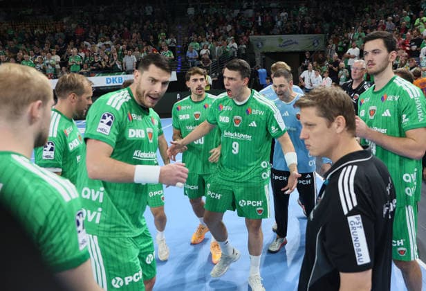 GER HBL Saison 2026 2027 FÜCHSE Berlin vs. VfL Gummersbach, 13.09.26, MAX-SCHMELING-HALLE, Berlin, Einschwören, vor dem Spiel, Team FÜCHSE Berlin