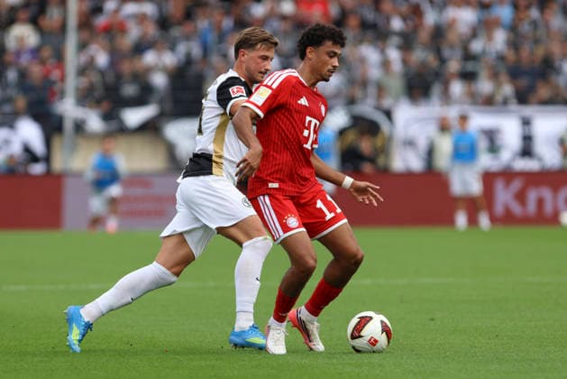 Lukas Petkov (SV 07 Elversberg) und Nathaniel Brown (FC Bayern Muenchen) im Zweikampf waehrend des Spiels der 1. Bundesliga zwischen SV Elversberg und FC Bayern Muenchen, Ursapharm-Arena am 13. September 2026 in Spiesen-Elversberg, Deutschland. (Foto von Oliver Kaelke DeFodi Images) +++ Lukas Petkov (SV 07 Elversberg) und Nathaniel Brown (FC Bayern Muenchen) battle for the ball during the Bundesliga match between SV Elversberg and FC Bayern Muenchen at Ursapharm-Arena on September 13, 2026 in Spiesen-Elversberg, Germany. (Photo by Oliver Kaelke DeFodi Images) DFB DFL REGULATIONS PROHIBIT ANY USE OF PHOTOGRAPHS AS IMAGE SEQUENCES AND OR QUASI-VIDEO. (Photo by Oliver Kaelke DeFodi Images) -