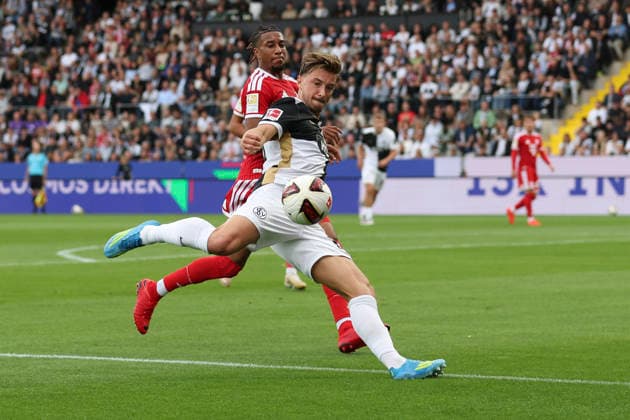 Lukas Petkov (SV 07 Elversberg) und Michael Olise (FC Bayern Muenchen) im Zweikampf waehrend des Spiels der 1. Bundesliga zwischen SV Elversberg und FC Bayern Muenchen, Ursapharm-Arena am 13. September 2026 in Spiesen-Elversberg, Deutschland. (Foto von Oliver Kaelke DeFodi Images) +++ Lukas Petkov (SV 07 Elversberg) und Michael Olise (FC Bayern Muenchen) battle for the ball during the Bundesliga match between SV Elversberg and FC Bayern Muenchen at Ursapharm-Arena on September 13, 2026 in Spiesen-Elversberg, Germany. (Photo by Oliver Kaelke DeFodi Images) DFB DFL REGULATIONS PROHIBIT ANY USE OF PHOTOGRAPHS AS IMAGE SEQUENCES AND OR QUASI-VIDEO. (Photo by Oliver Kaelke DeFodi Images) -