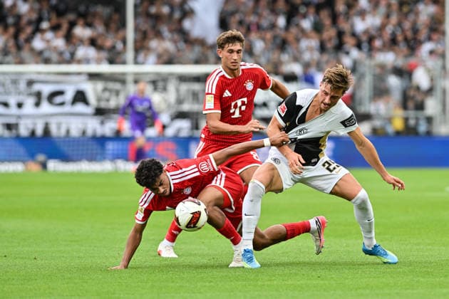 1. Fussball Bundesliga: SV Elversberg - FC Bayern Muenchen, 13.09.2026 ELVERSBERG, GERMANY; 13. SEPTEMBER: im Duell Nathaniel BROWN (FC Bayern Munich 11) und Lukas PETKOV (SV Elversberg 25) während dem Match der Bundesliga zwischen der SV Elversberg und dem FC Bayern München am 3. Spieltag in der Ursapharm-Arena an der Kaiserlinde DFL REGULATIONS PROHIBIT ANY USE OF PHOTOGRAPHS AS IMAGE SEQUENCES AND OR QUASI-VIDEO Copyright: xBEAUTIFULxSPORTS Goldbergx