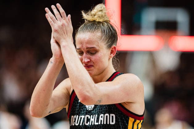 FIBA Women™s Basketball World Cup 2026: Spanien vs. Deutschland, 13.09.2026 Leonie Fiebich (Deutschland, 13) enttäuscht, Tränen; Basketball, FIBA Women™s Basketball World Cup 2026, Final Phase, Spiel um Platz 3: Spanien vs. Deutschland am 13.09.2026 in der Uber Arena, Berlin Copyright: xBEAUTIFULxSPORTS Tonhäuserx