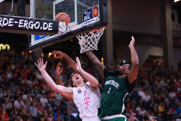 Grayson Murphy (Bonn) gegen J Wan Roberts (Nanterre), Bonn, Deutschland, 13.09.2026, Basketball, Testspiel, Telekom Baskets Bonn vs Nanterre 92.